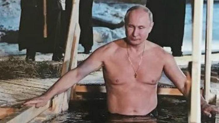 wp-content_uploads_2018_12_Poetin-neemt-bad.jpg