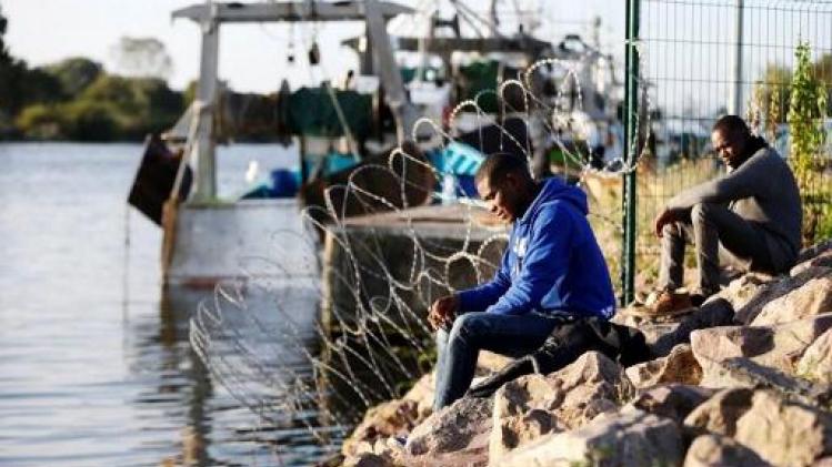 Negen migranten gered van boot op Kanaal