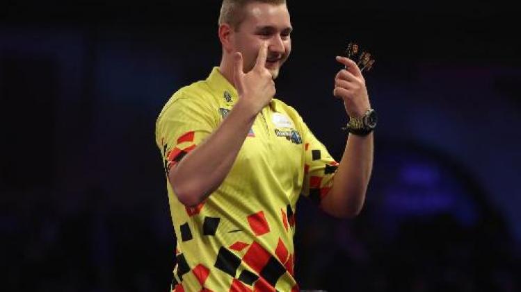 PDC WK darts - Dimitri Van den Bergh blaast Jonny Clayton weg voor plaats in zestiende finales
