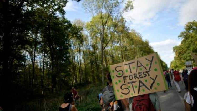 Duitse politie valt kamp van milieuactivisten in bos binnen na incidenten rond Kerstmis