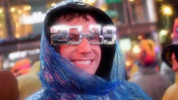 Nieuwjaar - Miljoen feestvierders trotseren regen op Times Square in New York