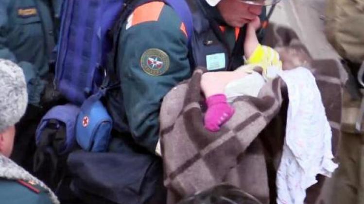 Baby van tien maand gered uit puin Russisch appartementsgebouw
