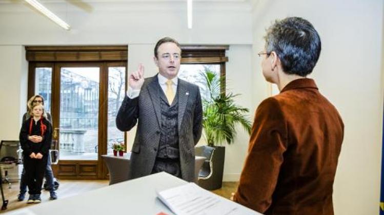 De Wever legt eed af voor tweede termijn als Antwerps burgemeester