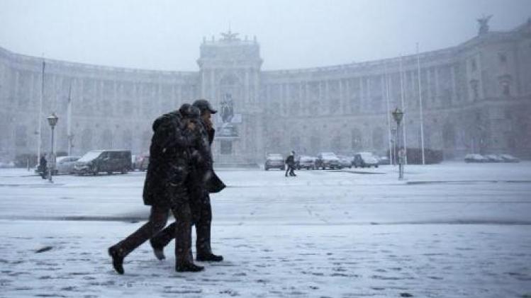 Stevige winterprik in Oostenrijk: steeds meer plaatsen afgesneden van buitenwereld