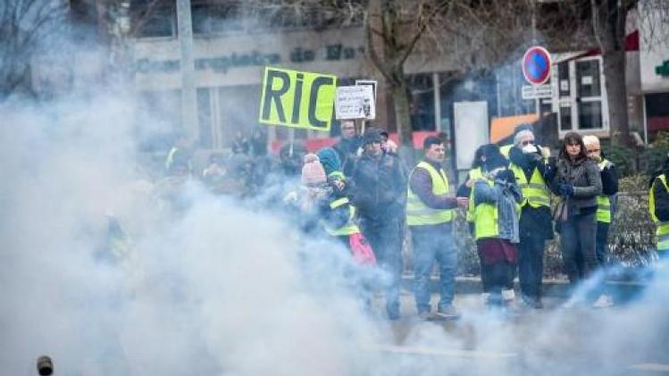 Botsingen tussen gele hesjes en ordetroepen in Parijs