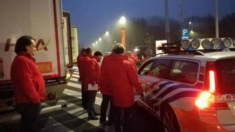 Transportvakbond voert actie aan snelwegparking E314 in Zonhoven