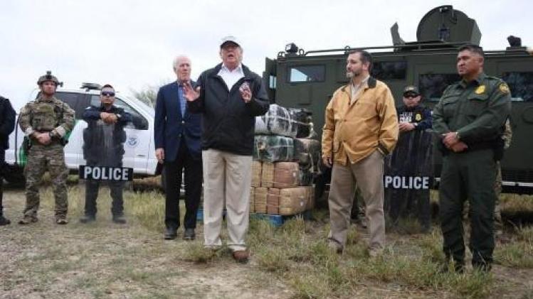 Trump brengt bezoek aan grens met Mexico