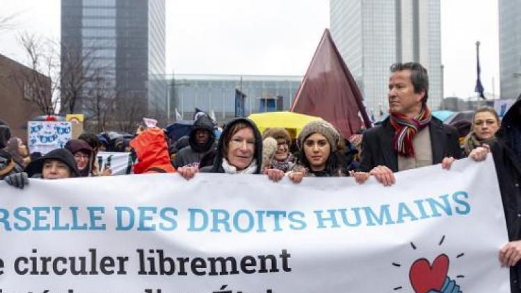 Ongeveer 2.500 mensen in Brussel op straat voor waardige migratiepolitiek