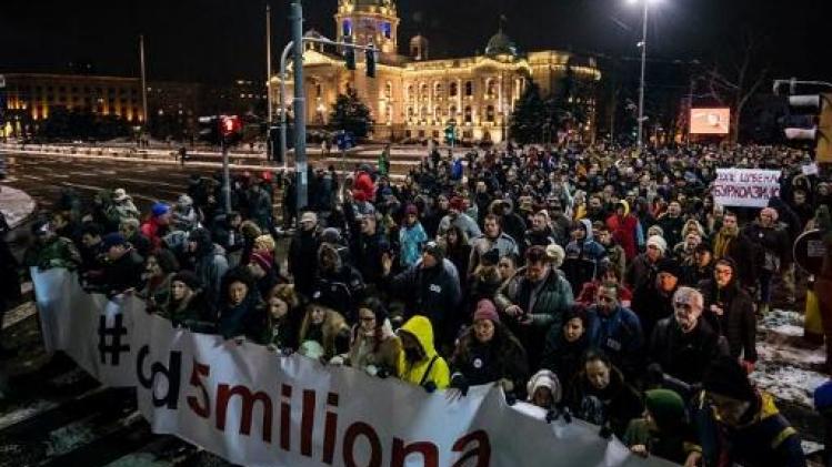 Opnieuw duizenden Serviërs op straat tegen president Vucic