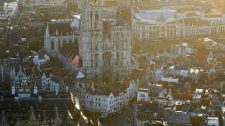 Antwerpse kathedraaltoren gaat in de steigers voor restauratie