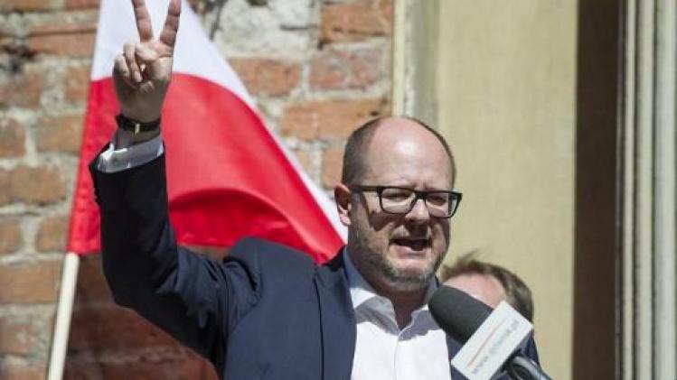 Burgemeester van Gdansk neergestoken tijdens publiek evenement