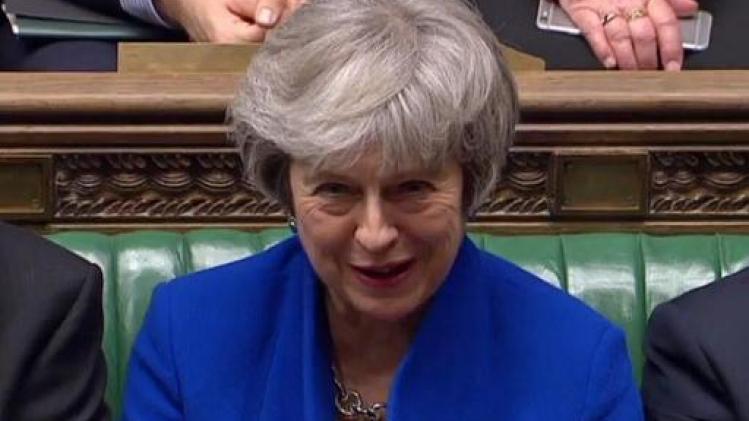 Britse premier May behoudt vertrouwen van parlement