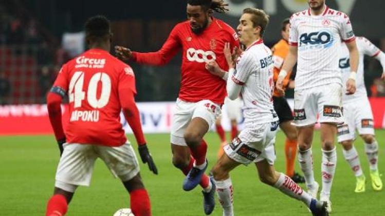 Jupiler Pro League - Standard wint in extremis van Kortrijk