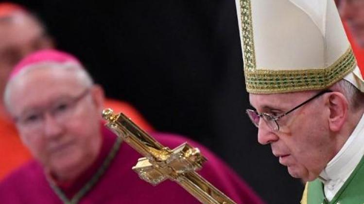 Paus woont alle zittingen 'misbruiktop' bij