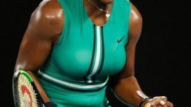 Serena Williams zet nummer 1 Simona Halep in drie sets opzij op Australian Open