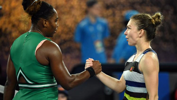 VIDEO. Serena Williams maakt hilarische blunder op Australian Open