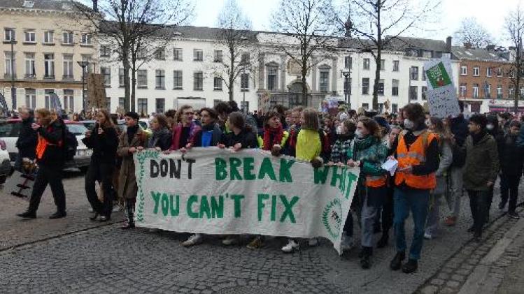 Ruim 500 jongeren houden klimaatmars tijdens tweede Antwerpse spijbelactie