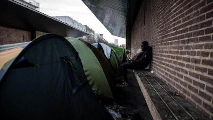 Frankrijk evacueert migrantenkamp in noorden van Parijs