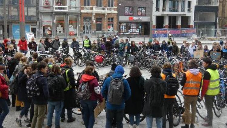 350 jongeren trotseren koude voor derde Antwerpse spijbelactie voor het klimaat