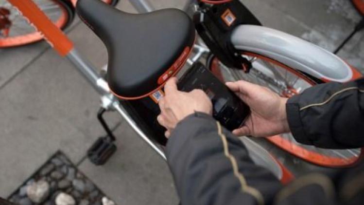 Nederland verbiedt gebruik van smartphone op de fiets