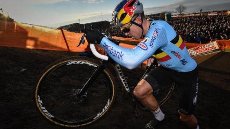 WK veldrijden - Van Aert erkent meesterschap van Van der Poel: "Hij was opnieuw heel sterk"