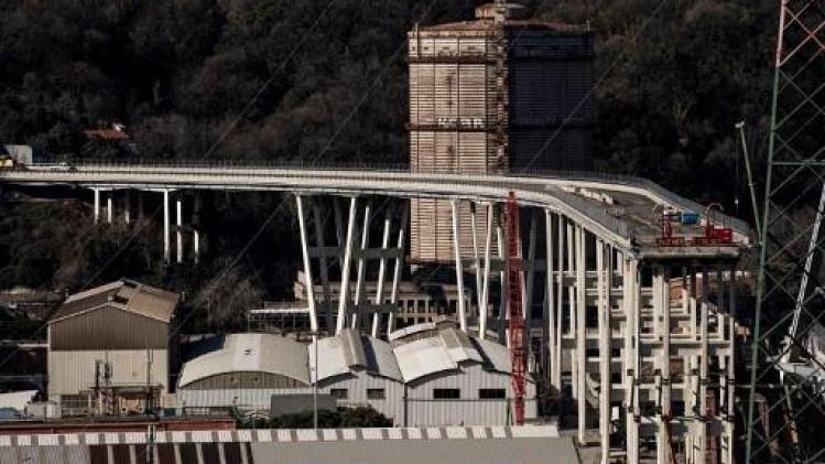 Ontmanteling ingestorte brug in Genua van start