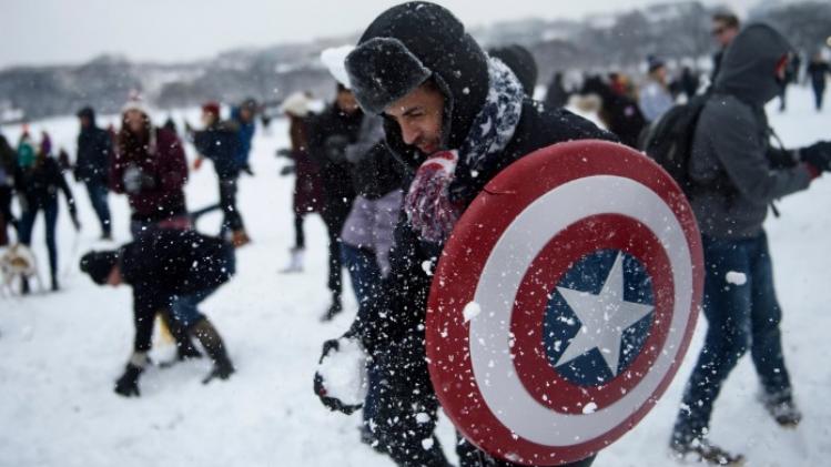 VIDEO. Honderden mensen nemen deel aan gigantisch sneeuwgevecht