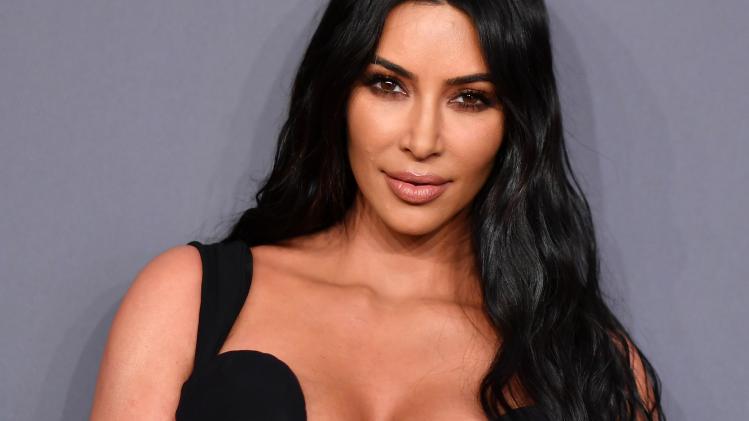 Kim Kardashian wordt beschuldigd van fraude en contractbreuk