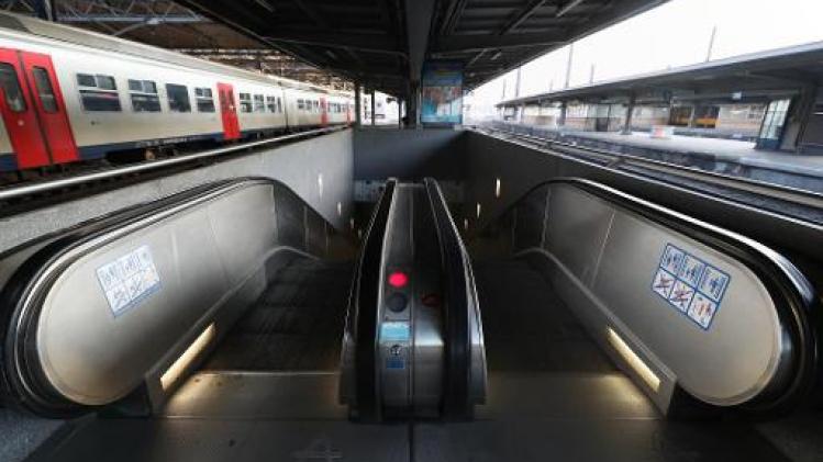 Weinig volk op perrons