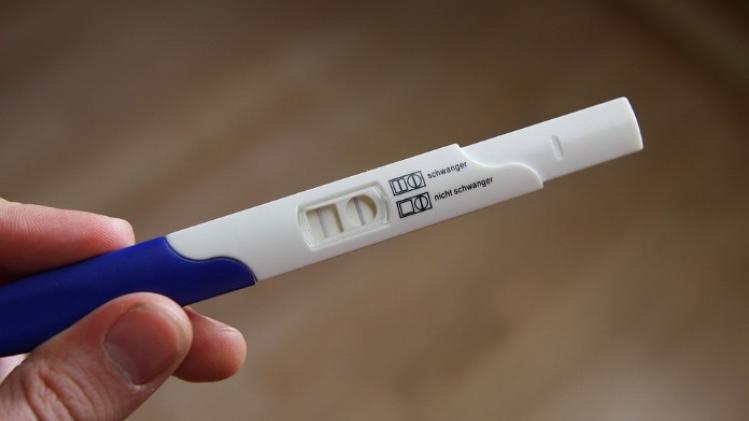 Tiener maakt enorme blunder nadat vriendin foto van "zwangerschapstest" stuurt
