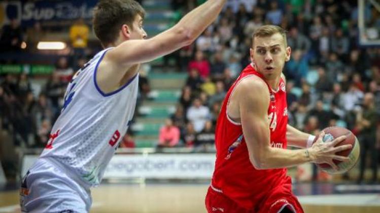 EuroMillions Basket League - Charleroi hijst zich met 87-90 zege in Bergen naast Oostende