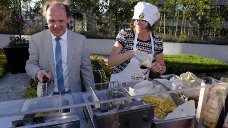 Economische missie Mexico - Belgapom en minister Muyters bakken frietjes tijdens handelsmissie in Mexico