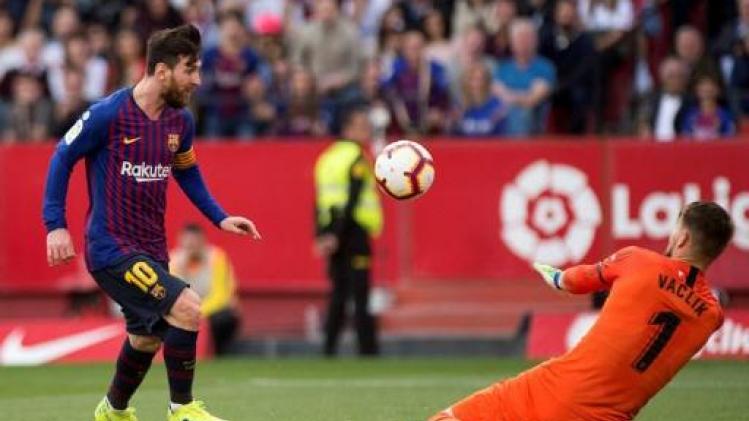 Primera Division - Barcelona wint dankzij vijftigste hattrick van Messi bij Sevilla