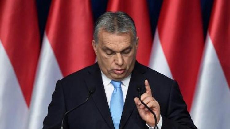 Orban haalt uit naar "nuttige idioten" en kondigt nieuwe affichecampagne aan