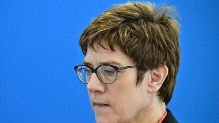 Opvolger Merkel onder vuur voor genderwitz