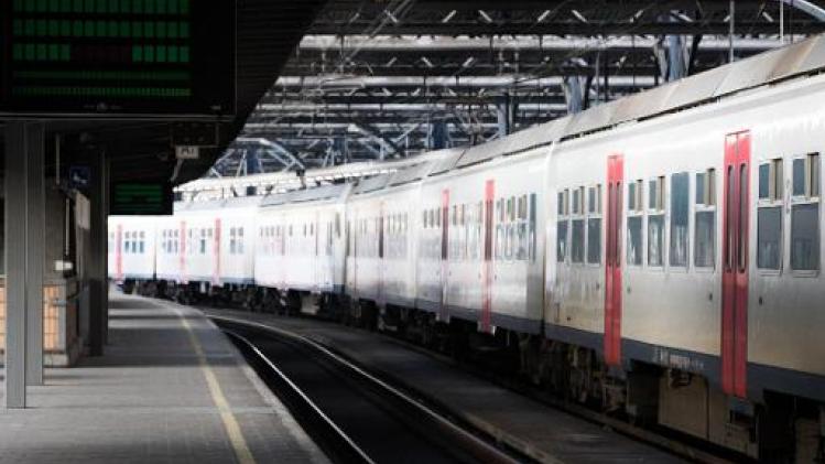 Hinder op Brusselse noord-zuidas na trein door rood licht