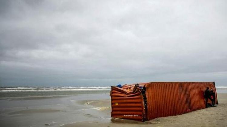 Containers overboord op Noordzee - Miljoenen plastic korreltjes op Waddenkust