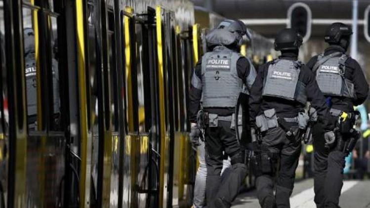 Zwaarbewapende agenten in straat vlakbij locatie van schietpartij Utrecht