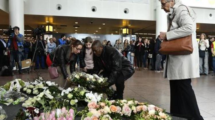 Slachtoffers aanslagen 22 maart sereen herdacht met minuut stilte in vertrekhal Brussels Airport