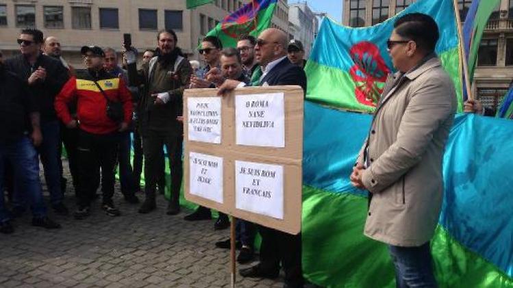 Tientallen mensen protesteren tegen racisme tegen Roma in Brussel
