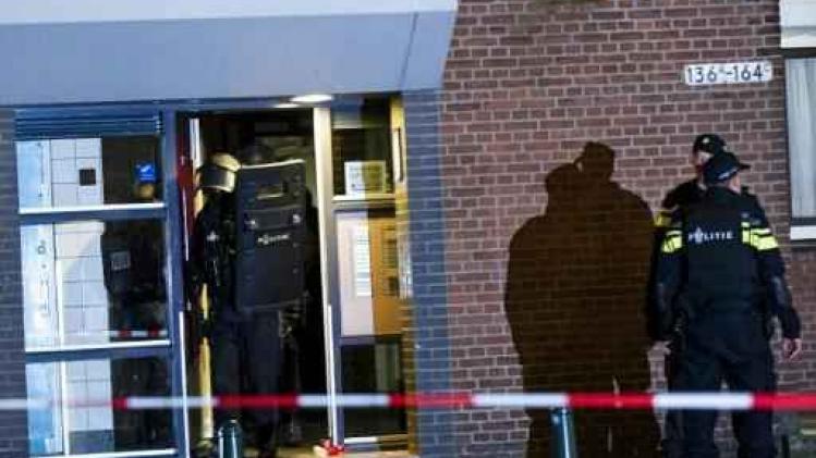 Nederlandse politie neemt telefoons en munitie in beslag