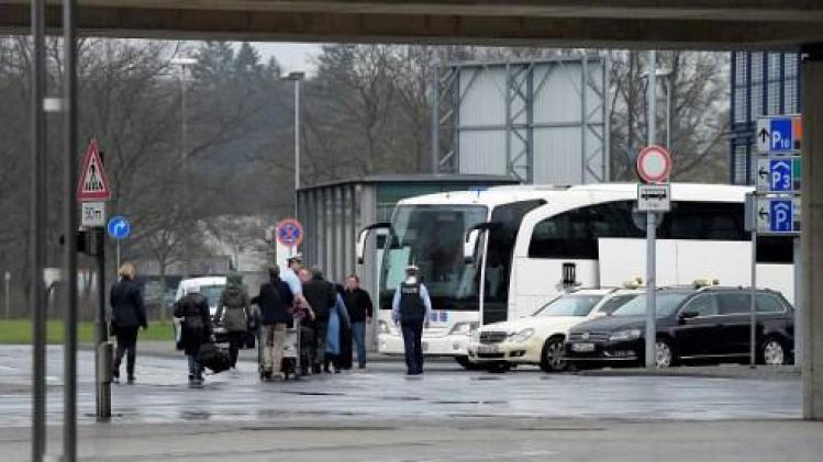 Auto ramt Duitse schoolbus: zestien gewonden
