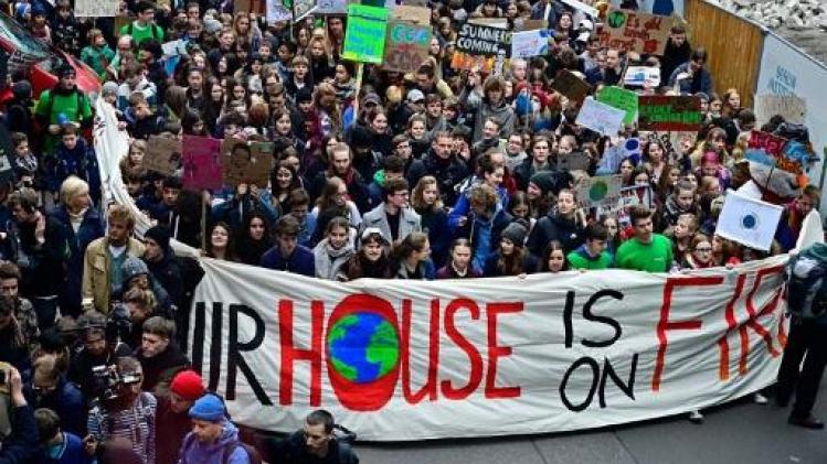 Duizenden jongeren betogen samen met Greta Thunberg in Berlijn