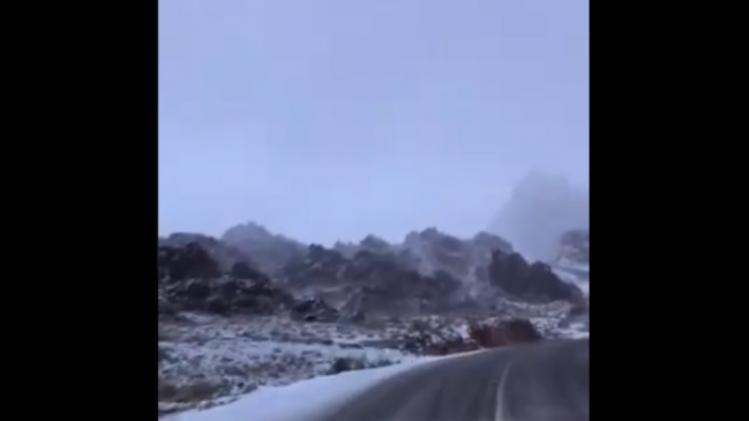 VIDEO. Na een hittegolf sneeuwt het nu in Saudi-Arabië