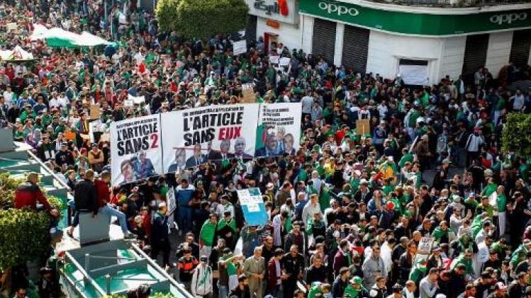Honderden mensen betogen tegen nieuwe regering van Bouteflika in Algiers
