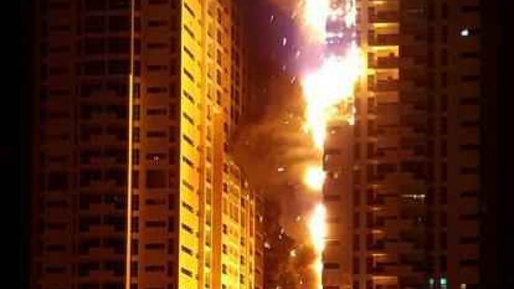 Enorme brand in woontoren in Verenigde Arabische Emiraten