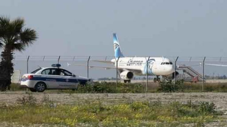 Tientallen passagiers verlaten gekaapt Egypt Air-toestel