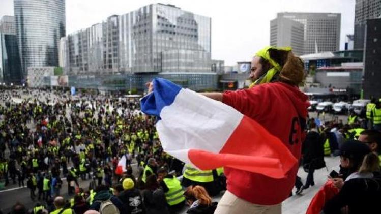 Sociale onrust Frankrijk - 22.300 gele hesjes betogen in Frankrijk