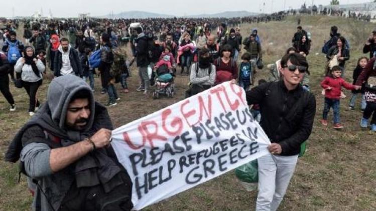 Migranten blijven zich verzamelen bij Thessaloniki voor "mars naar het noorden"