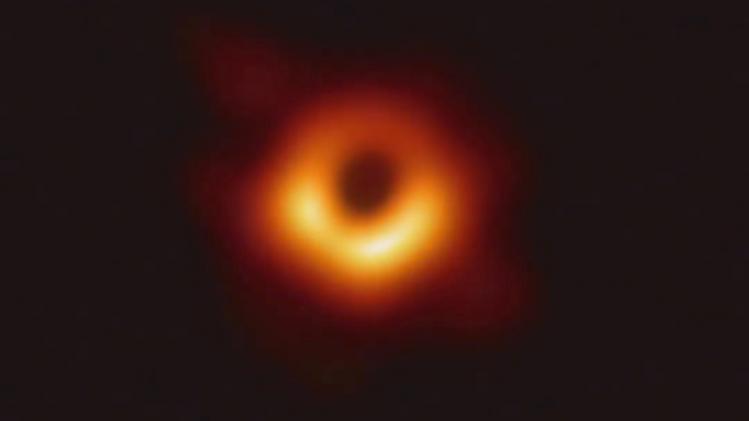 Eerste echte foto van zwart gat onthuld